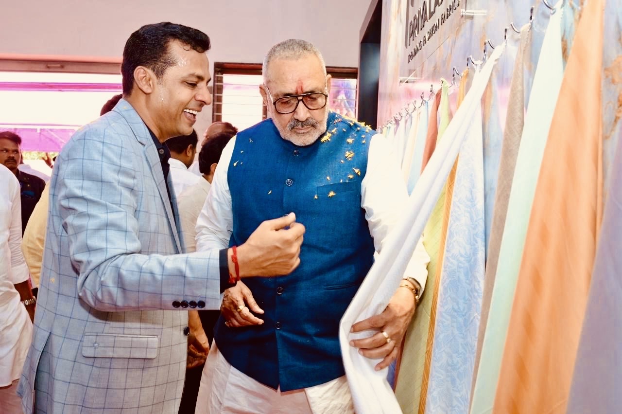 Shri Giriraj Singh inspecting Priyalaxmi fabrics