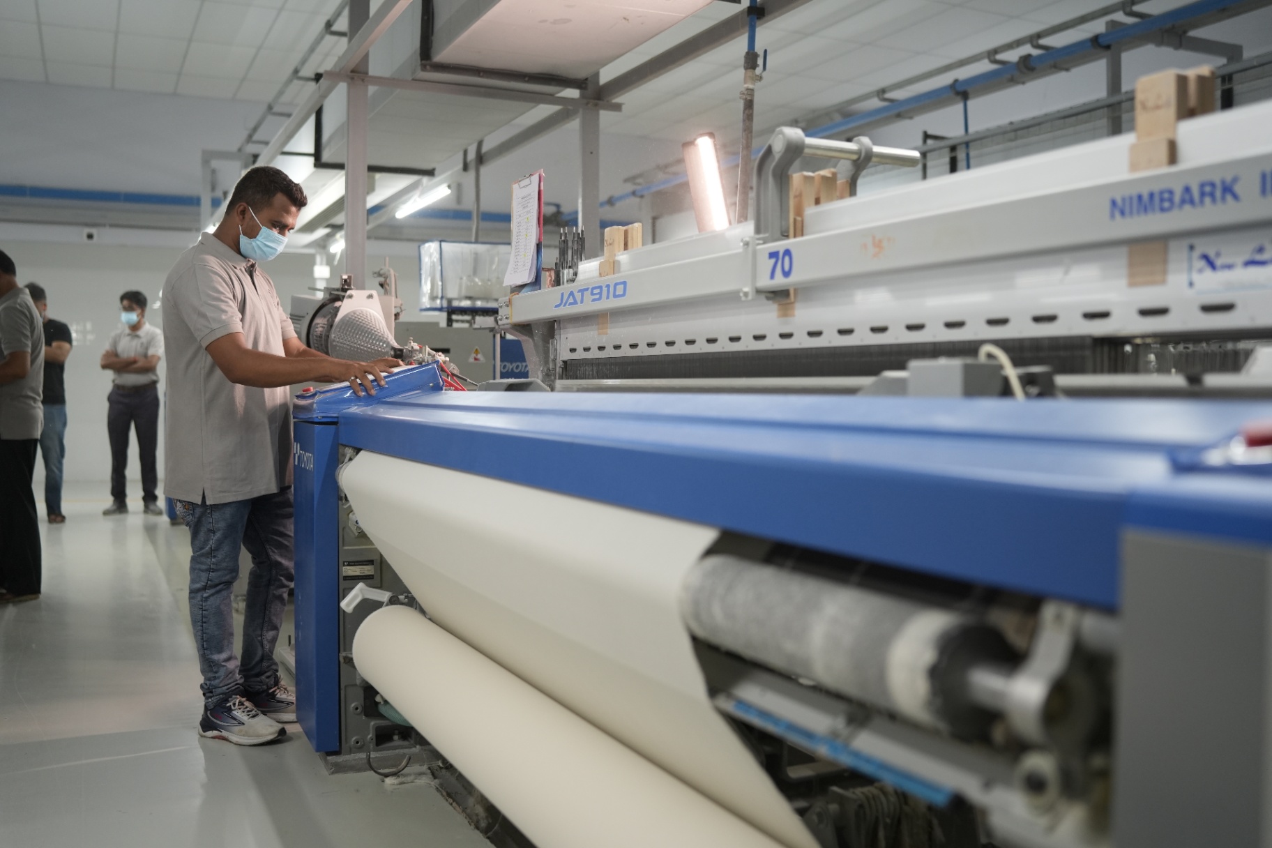 Toyota JAT910 air-jet weaving loom